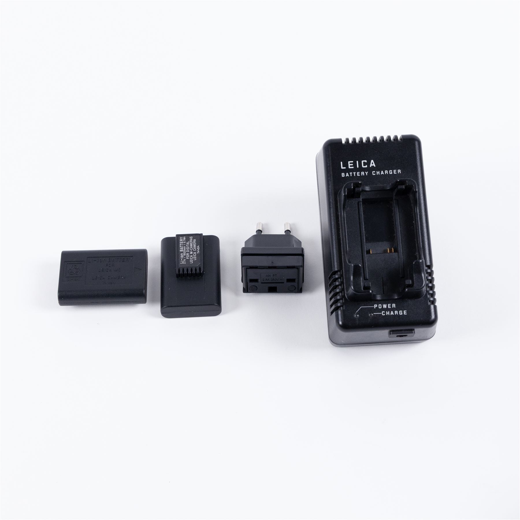 Leica M8 digital rangefinder camera body, with chrome finish, serial number 3196518, circa 2007, in original inner and outer boxes with charger and instructions 