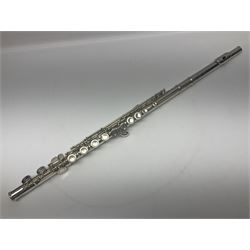 Buffet Crampon & Co Cooper Series II silver plated flute, serial no.020804739; in fitted hard case and outer carrying case