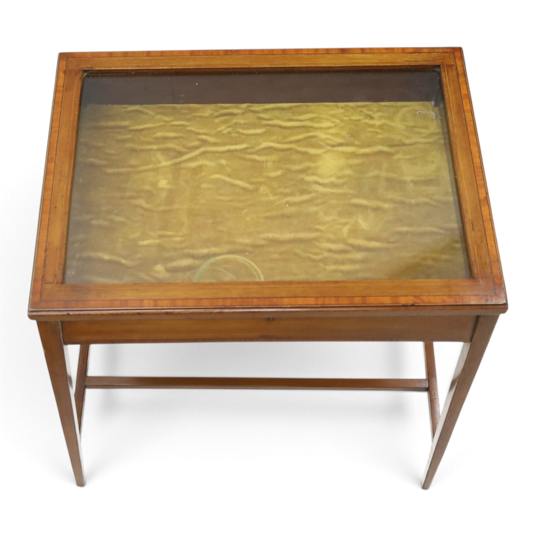 Edwardian inlaid mahogany bijouterie table of elegant proportions, rectangular hinged glazed top with mahogany banding, raised on splayed square tapering supports united by double-H stretcher