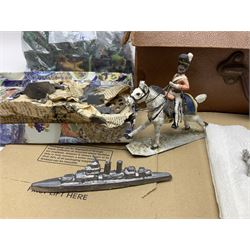 Large variety of predominantly metal miniature soldiers, a mixture of painted and non-painted figures, to include examples of American, British and European soldiers 