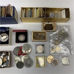  Collection of mostly Great British coins and various commemorative medals/medallions including pre-decimal coins, commemorative crowns, three five pound coins, Selby Abbey 1069 - 1969 cased medallion, old round pounds etc  