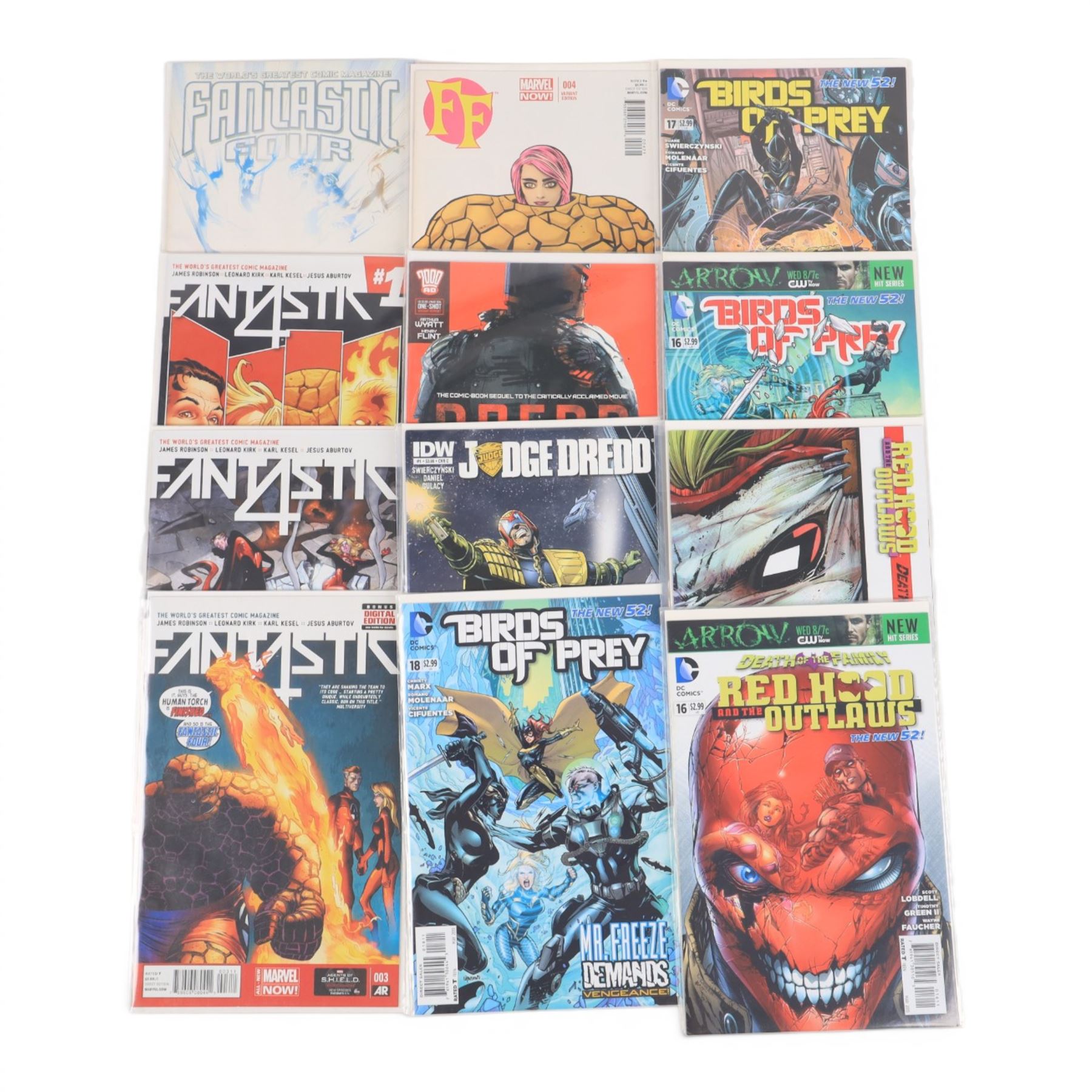 Sixty-three modern DC and Marvel comic books, including Fantastic Four, Red Hood and the Outlaws, Justice League of America, Justice League Canada, Justice League United, Judge Dredd, Birds of Prey, Forever Evil and Wonder Woman comic books, together with six 1979 Wonder Woman comic books (69)