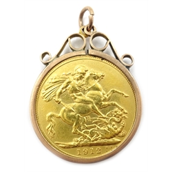  1912 gold sovereign in loose mount pendant stamped 9ct  