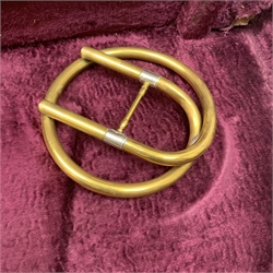 La Fleur & Son Alliance brass French horn imported by Boosey & Hawkes London serial no.3436 in fitted carrying case with key change slide and mouthpiece