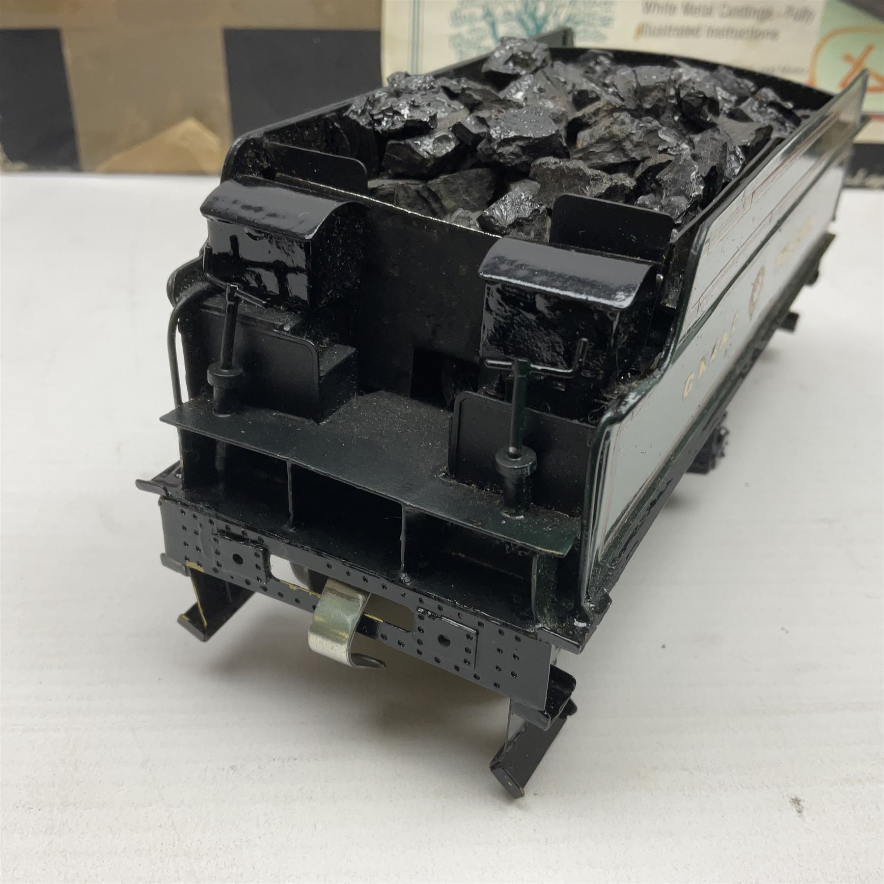 Oakville Kits '0' gauge - constructed and painted Great Western Star Class 4-6-0 locomotive 'Knight of the Golden Fleece' No.4016 and tender; in original kit box with paperwork