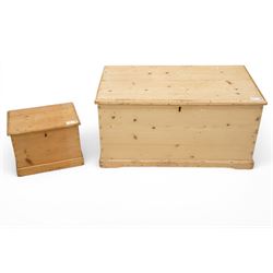 Victorian stripped pine blanket chest (W92cm, H45cm, D52cm,); together with a smaller box (W40cm, H30cm, D29cm) (2)