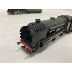 Various makers ‘00’ gauge - Hornby Class D41/1 4-4-0 ‘Yorkshire’ locomotive no.62700 in BR black and Green Schools Class 4-4-0 ‘Wellington’ locomotive no.30902 in BR green; G&R Wrenn Class R1 Tank 0-6-0T locomotive no.1127 in green; Trix Trains Class A2 4-6-2 ‘A.H.Peppercorn’ locomotive no.525 in LNER green (4) 