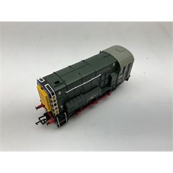 Bachmann Branch-Line '00' gauge - Class 08 Diesel Shunter locomotive no. D3336, Class 20 Diesel locomotive no. D8000, Class 04 Diesel Shunter locomotive no. 11217 and Class 08 Diesel Shunter locomotive no. 13029 (4)