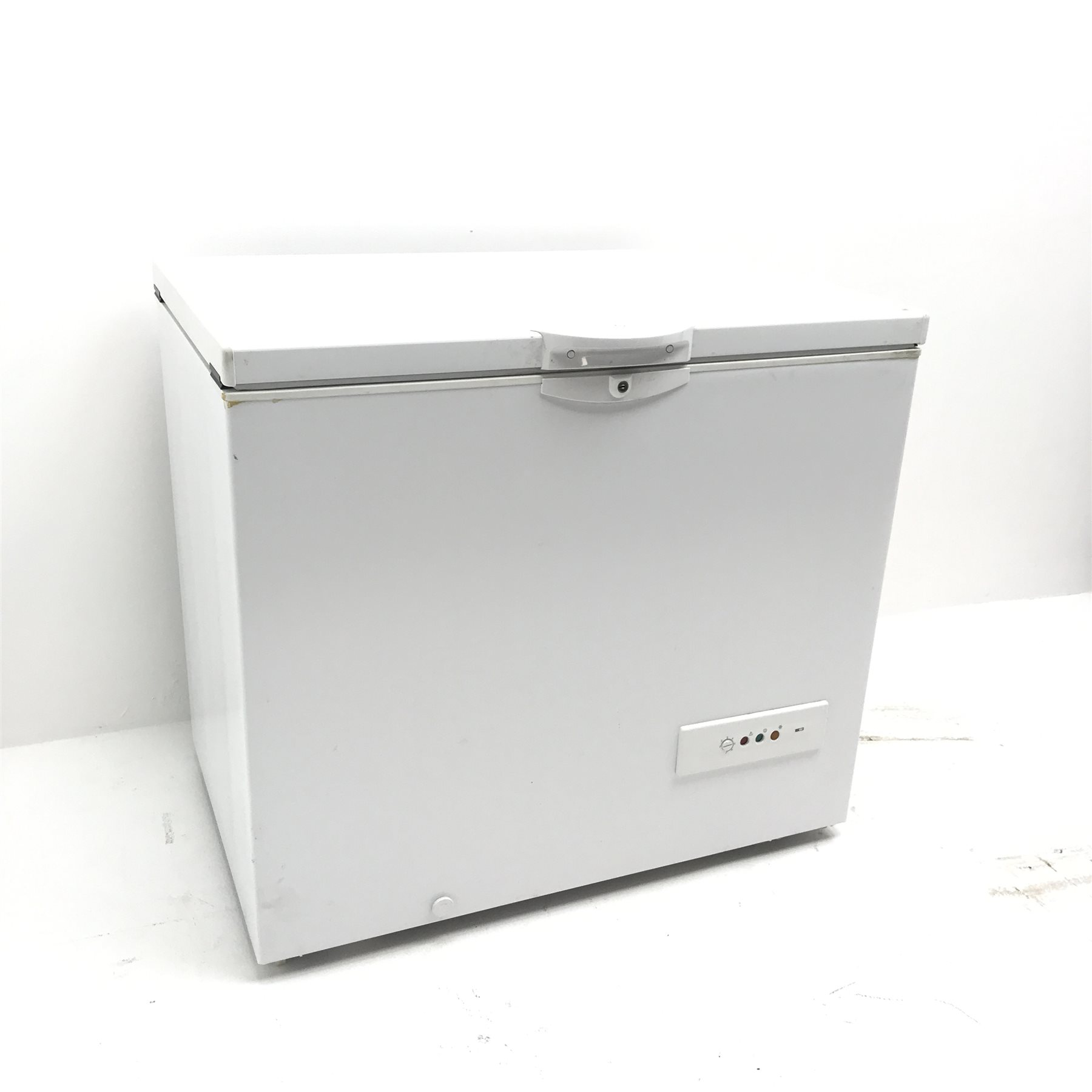 Indesit CO25OW chest freezer, W101cm, H92cm, D71cm The Furnishings