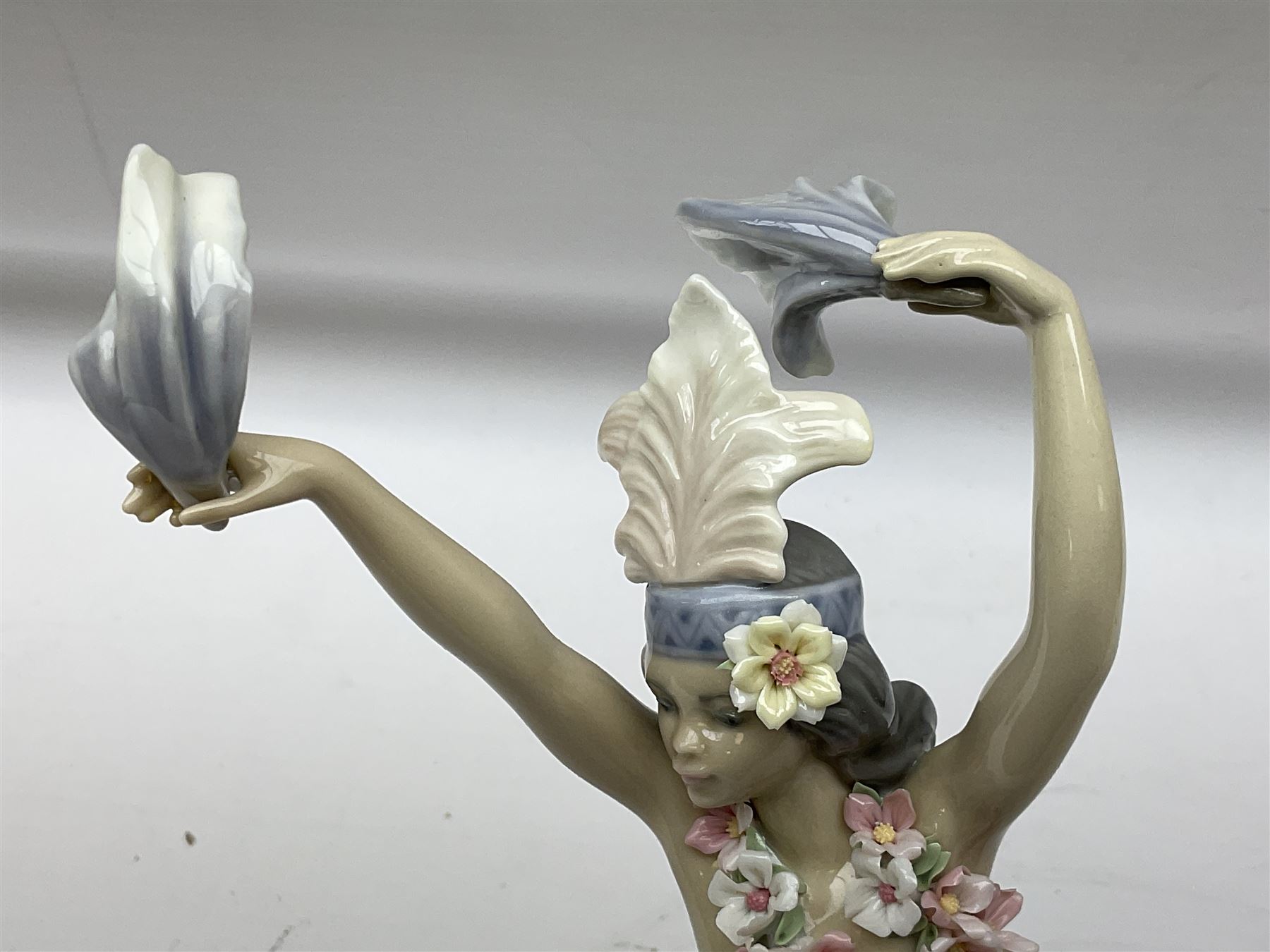 Two Lladro figures, comprising Momi no 1529 and Mahlia no 1531, both with original boxes, both year issued 1987, year retired 1989, largest example H29cm