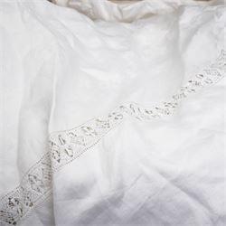 Quantity of damask table linen etc