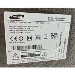 Samsung UE32J5500AK television with remote control 