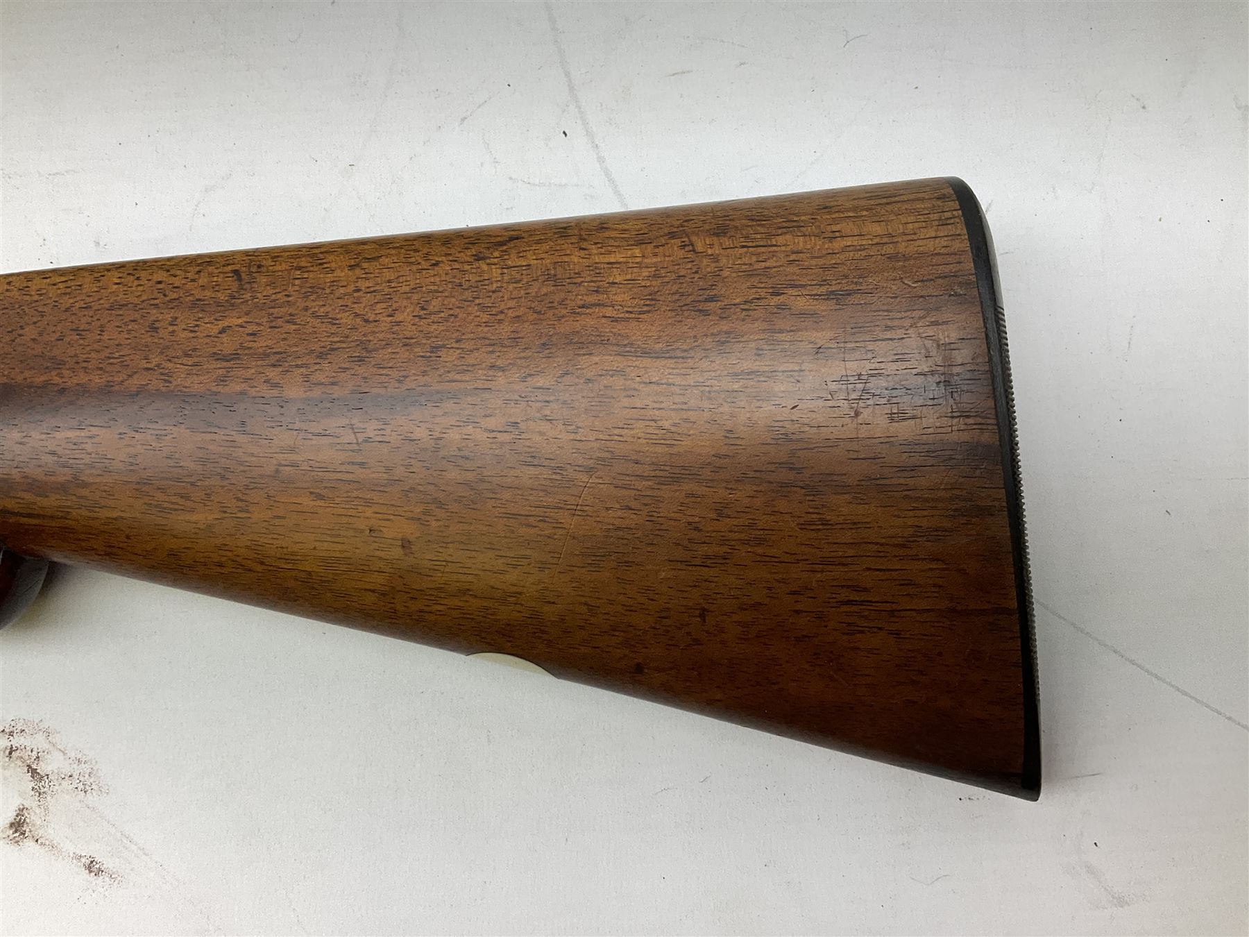 Midland Gun Company Birmingham & London 12-bore side-by-side box-lock non-ejector double barrel shotgun with 76cm damascus barrels, Prince of Wales style walnut stock with chequered grip and fore-end, top safety and engraved lock no.62160 L120cm overall; in scratch built baize lined wooden case. SHOTGUN CERTIFICATE REQUIRED.