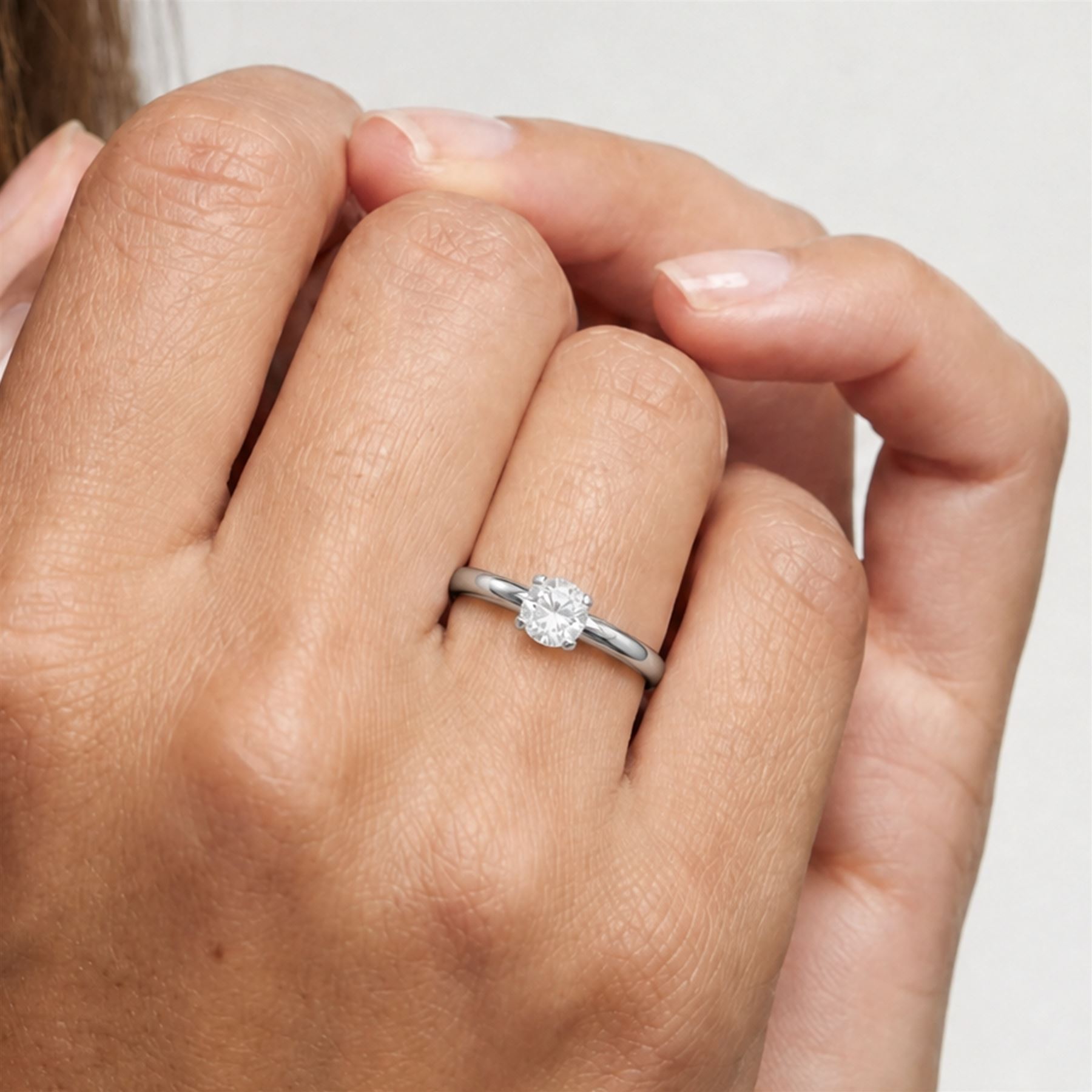 18ct white gold diamond ring, four claw set with a single stone round brilliant cut diamond of 0.70 carat, stamped 750, with International Gemological Laboratories report