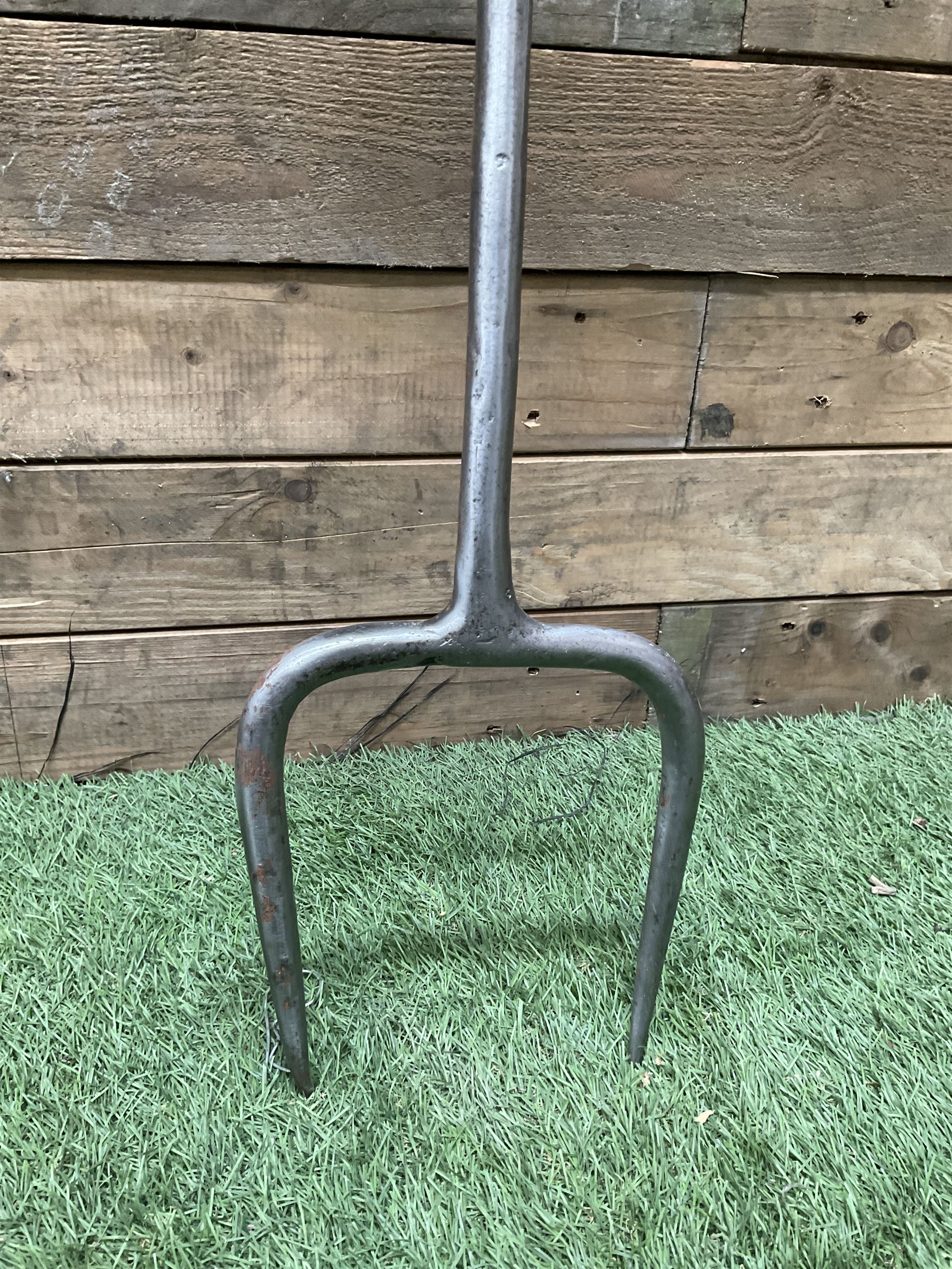 Steel log fork  - THIS LOT IS TO BE COLLECTED BY APPOINTMENT FROM DUGGLEBY STORAGE, GREAT HILL, EASTFIELD, SCARBOROUGH, YO11 3TX