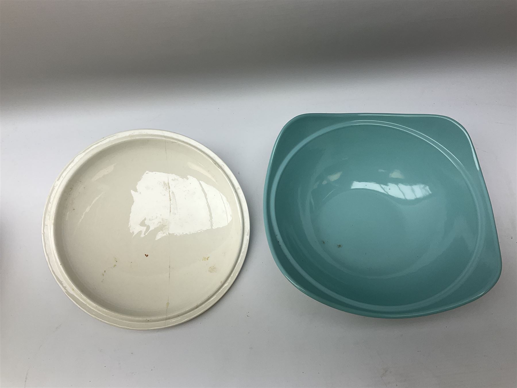 Midwinter Stylecraft Cannes pattern part dinner service, comprising six small dinner plates, six side plates, five twin handled soup bowls and saucers and vegetable dish and cover (23)