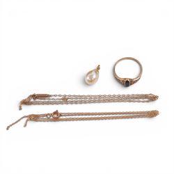 9ct gold jewellery, including stone set ring, two necklace chains and a pearl pendant, together with silver ring and brooch, gold back and front heart locket and gilt chain
