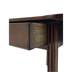 George III mahogany serpentine Pembroke table, the shaped drop-leaf top over single end drawer and shaped end rails, on square moulded supports