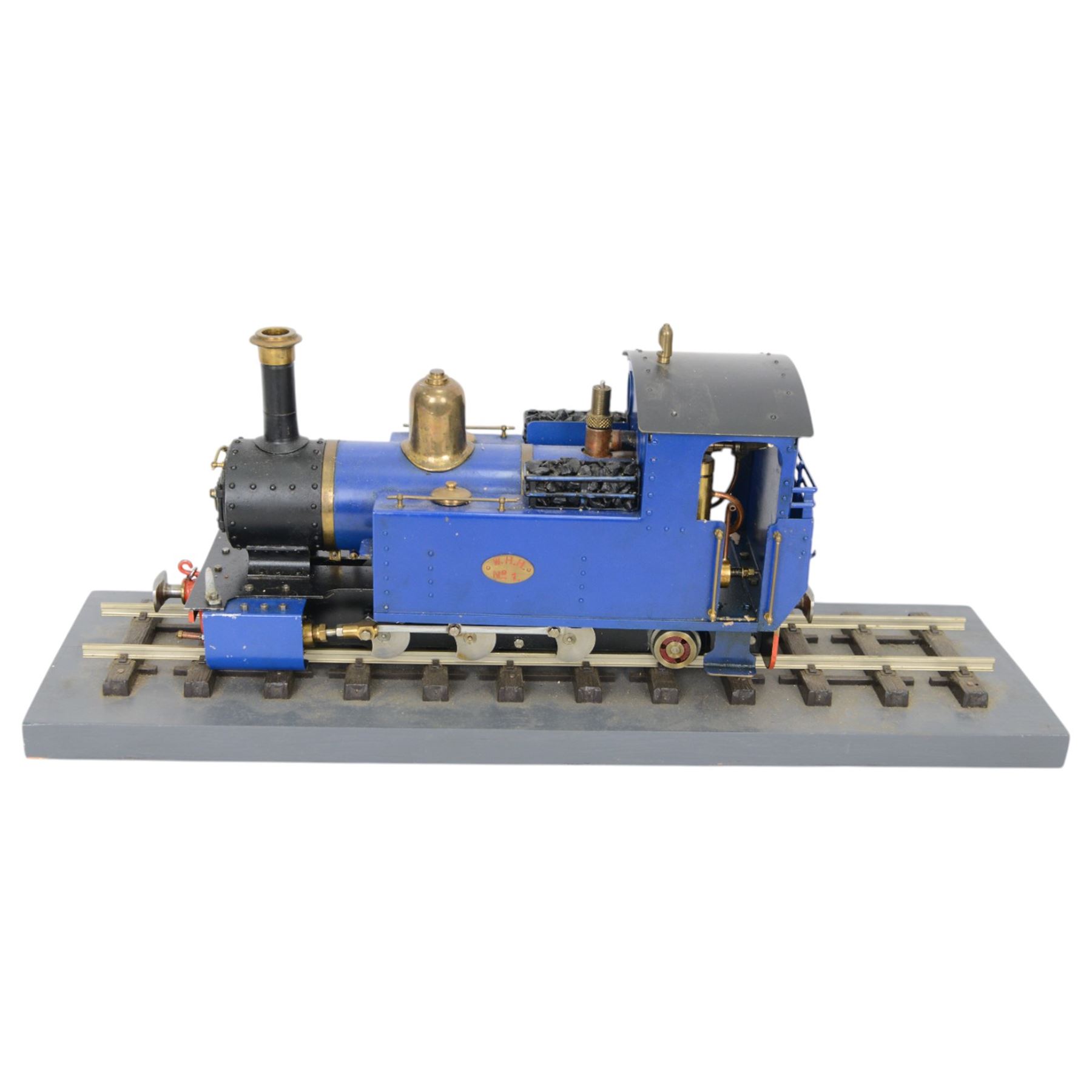Roundhouse Gauge 1 live steam 0-6-2 tank locomotive, in blue livery, on wooden plinth