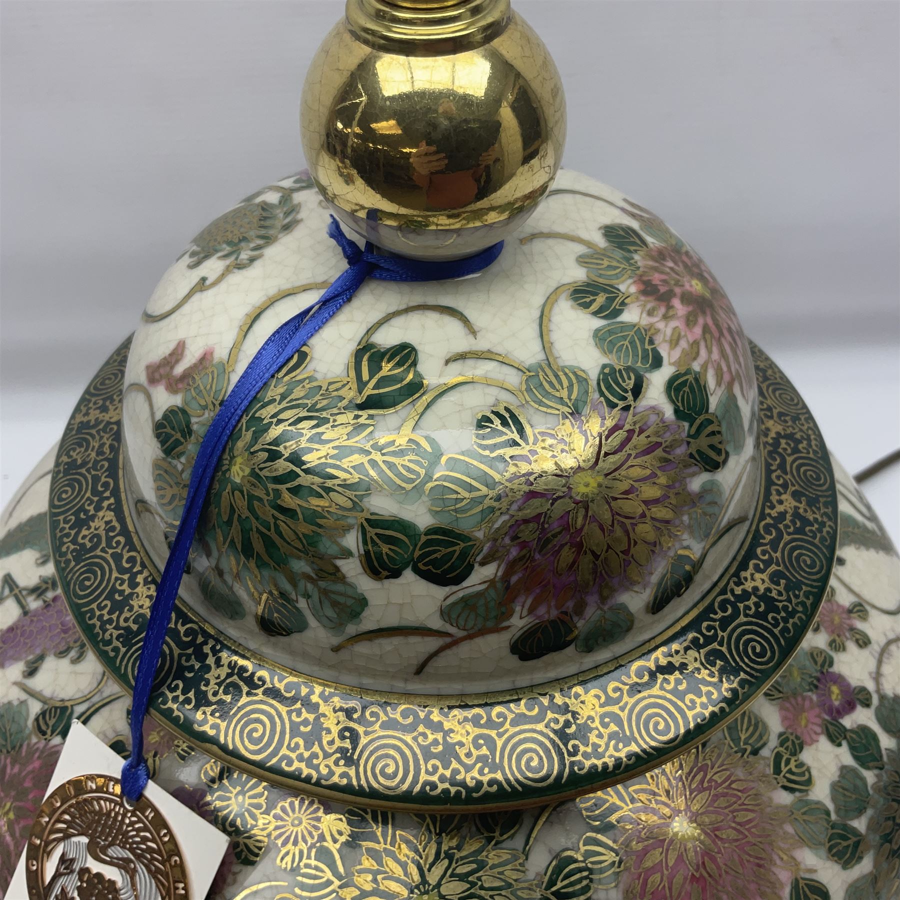 Table lamp of squat baluster form, decorated with Mandarin ducks and floral  landscape, upon a circular wooden base H42cm