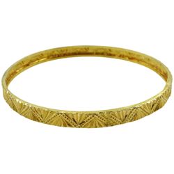 Middle Eastern 21ct gold bangle with engraved decoration