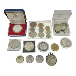 Queen Victoria 1897 crown coin, three King George V half crowns, King George VI 1937 crown, Queen Elizabeth II 1977 silver proof crown cased with certificate and other coinage 