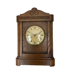 German striking mantle clock in an oak case by the Hamburg and American Clock company, with an 8-day spring driven movement, striking the hours on a coiled gong.