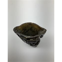 Chinese carved stone libation cup, depicting a man under a canopy H10cm. 