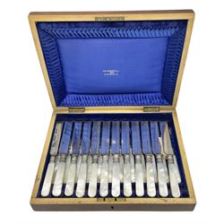 Cased set of twelve Walker & Hall mother of pearl handled knives and forks housed in blue silk lined mahogany case with vacant brass cartouche