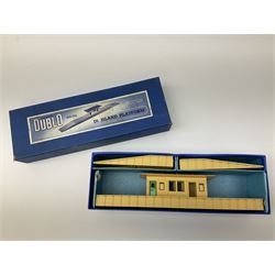 Hornby Dublo - six D1 accessories comprising Turntable; Through Station with separately boxed Platform Extension with Wall; Signal Cabin with orange roof and two packs of station names; Level Crossing; and Island Platform; all boxed (6)