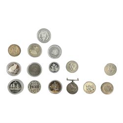 Great British and World coins, including King George V 1935 crown, small number of other pre 1947 silver coins, Queen Elizabeth II 1953 nine coin set in blister pack, commemorative crowns, Cook Islands 1991 'Endangered Wildlife' fifty dollars, Tuvalu 1993 'HMS Royalist' twenty dollars etc