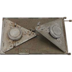 WWI French folding trench lamp, featuring four glass panels, the whole assembly can be made to fold flat, H18cm