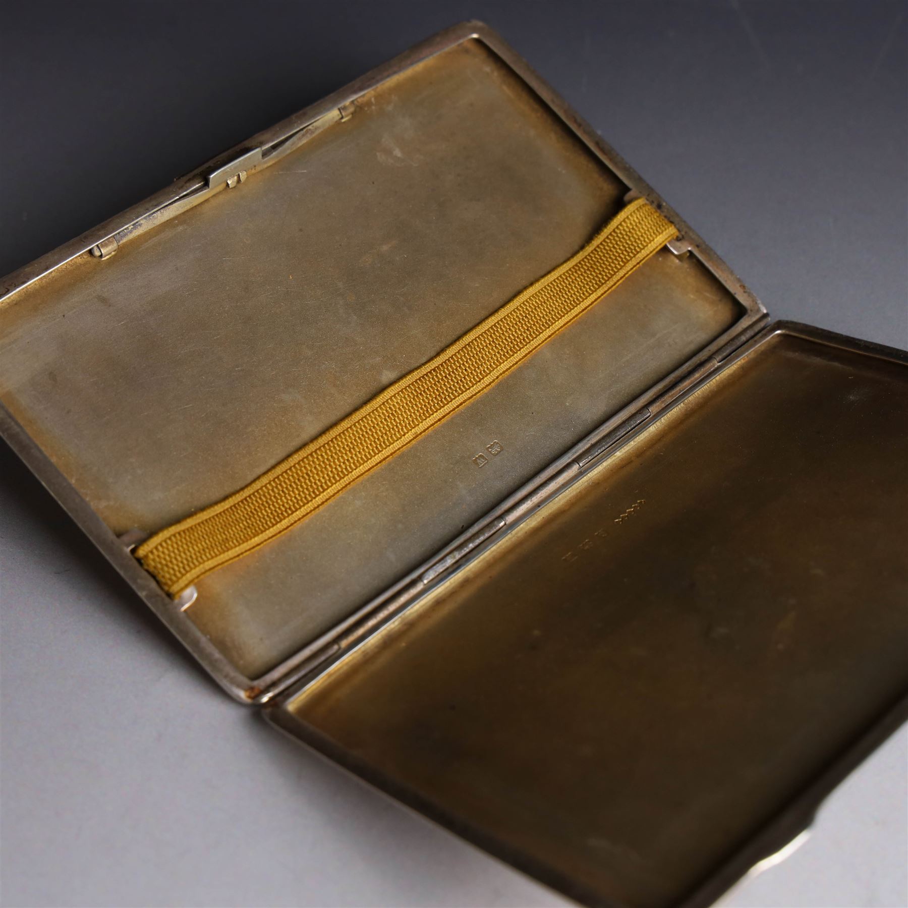 1920s silver cigarette case, with engine turned decoration and vacant cartouche, hallmarked Harman Brothers, Birmingham 1921, H13cm
