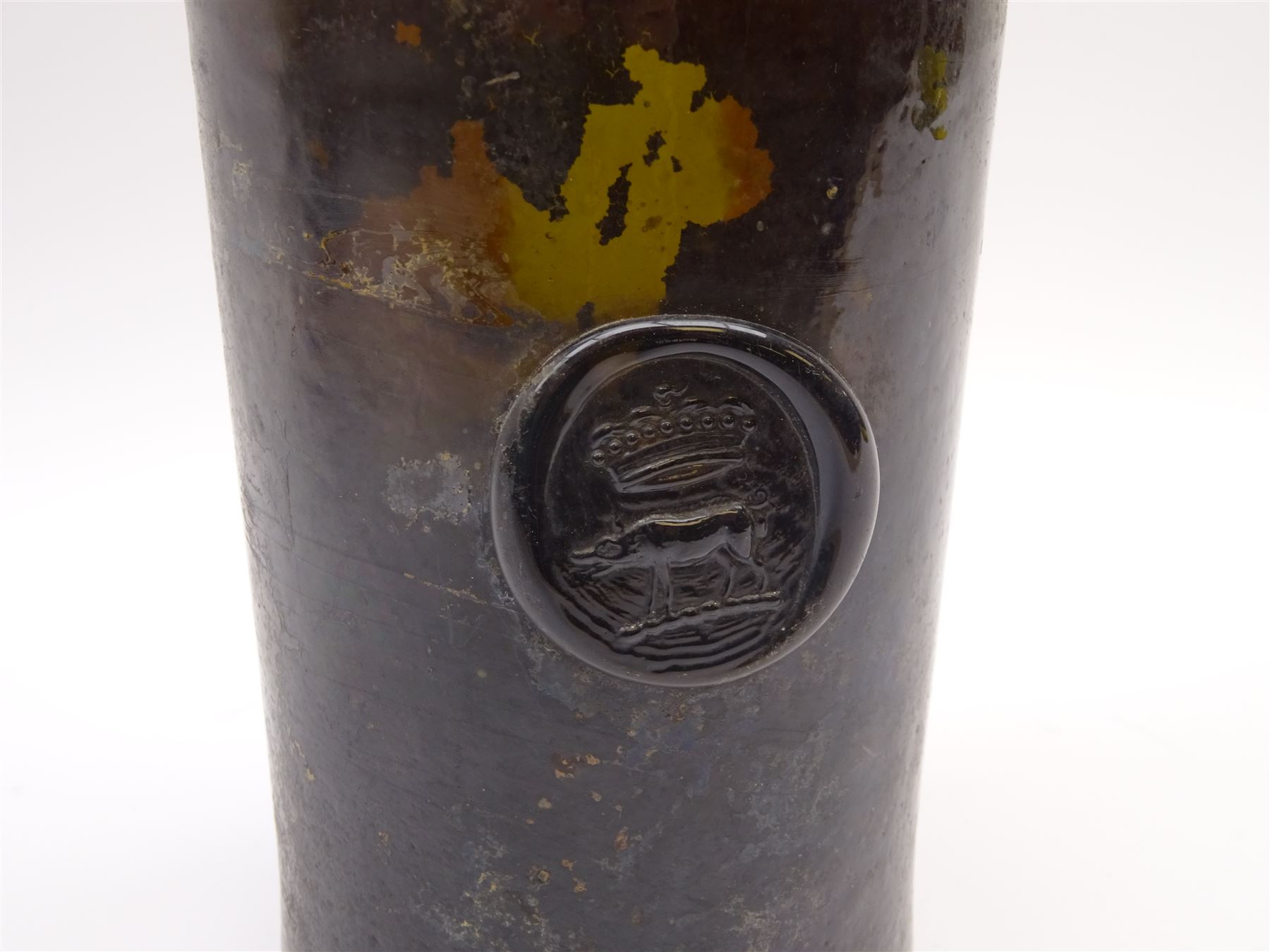 18th century green glass bottle, of onion form, H15cm, together with an 18th century green glass wine bottle, with seal depicting a boar beneath a crown, probably the Edgcumbe Crest, H27cm