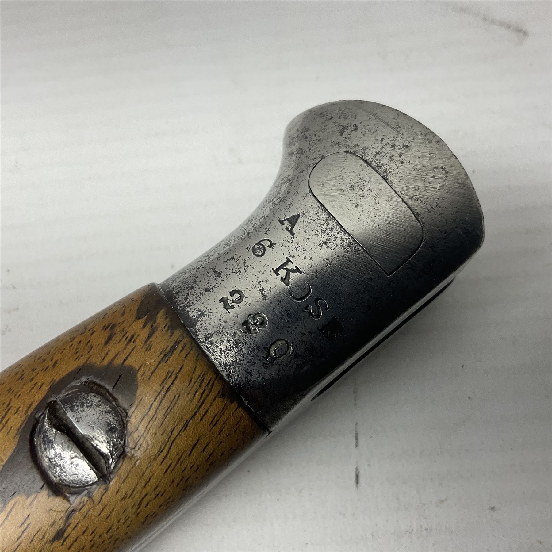 WW1 British pattern 1907 bayonet in polished condition with 43cm fullered steel blade by Sanderson, various marks to ricasso including date 12-14; in steel mounted leather covered scabbard L58cm overall
