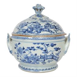 Late 18th/early 19th century Chinese export blue and white tureen and cover, the body with twin curved handles, the pieced and domed cover with multi flower head finial, painted with peonies, rockwork, and fences, overall H26.5cm D22cn 