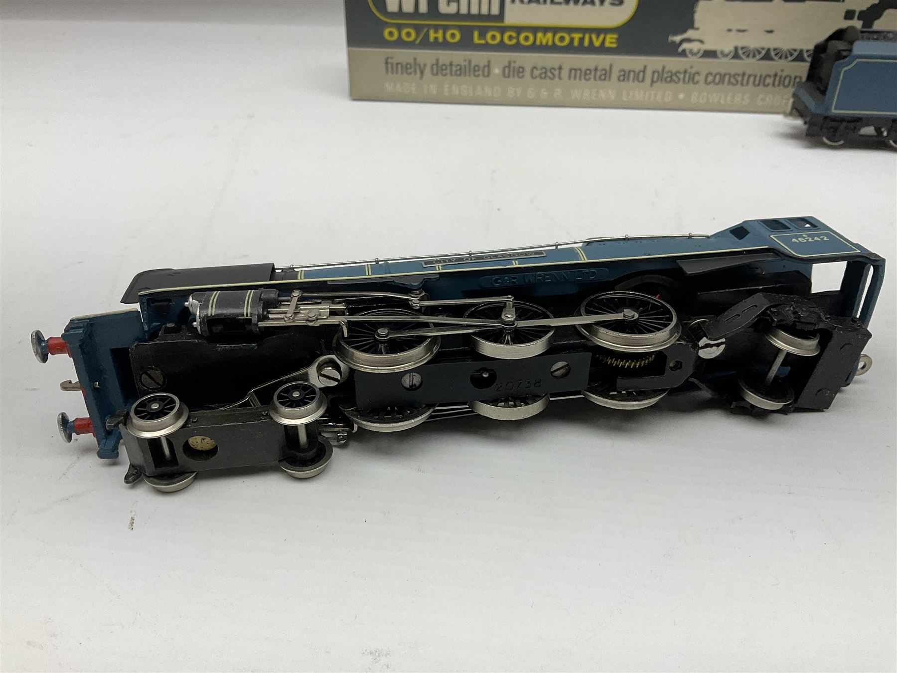 Wrenn '00' gauge - two Princess Coronation (Duchess) Class 4-6-2 locomotives - 'City of Glasgow' No.46242 in BR Blue; and 'Duchess of Hamilton' No.6229 in LMS Black; both boxed with instructions (2)