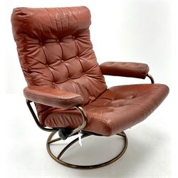 Mid 20th century swivel chair upholstered in buttoned tan leather, metal frame support