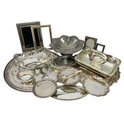 Quantity of silver plate, to include fruit bowl, sauce boats and salver etc, in one box