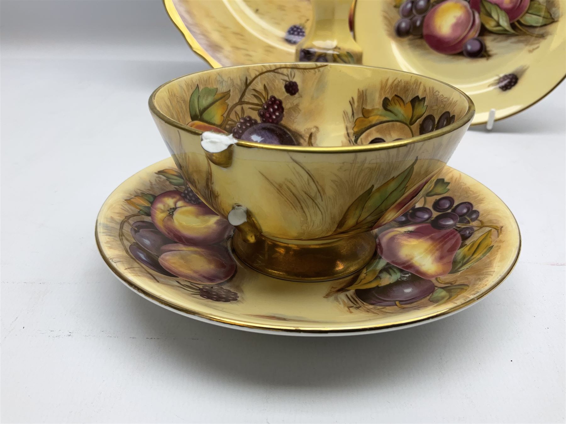 Aynsley Orchard gold pattern trio and vase | Antiques Aynsley Orchard gold pattern trio and vase | Antiques