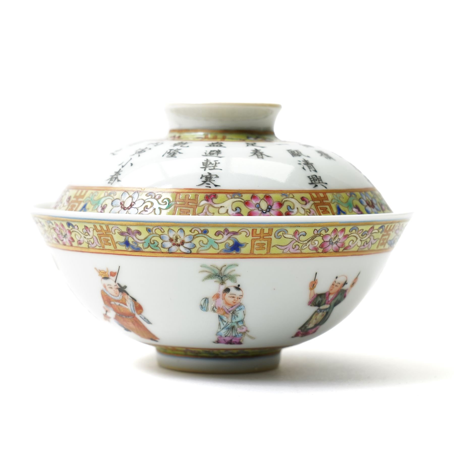 Qianlong style gaiwan bowl and cover, decorated to cover with a poem, and to the bowl with various figures, apocryphal zhuanshu mark to base, H8cm 