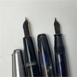 Ten fountain pens, to include Conway Stewart Dinkie 550 marbleised pen with 14ct gold nib, Conway Stewart Shorthand with 14ct gold nib, boxed, Marksman, Parket etc 