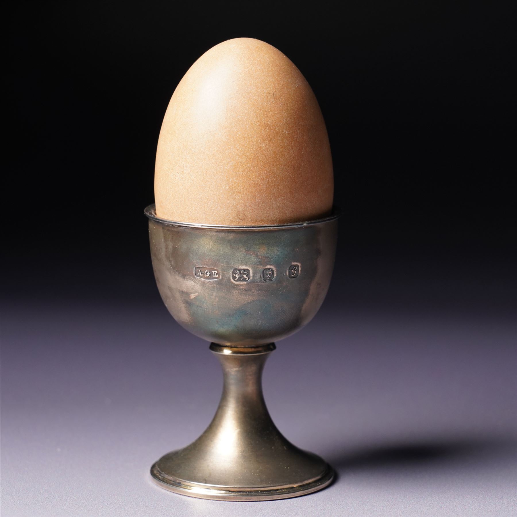 Anthony Gordon Elson -  Elizabeth II limited edition novelty silver and silver gilt surprise egg, the cup holding a gilt lined egg, bayonet opening to reveal two bunnies 4/200  H11cm London 1981