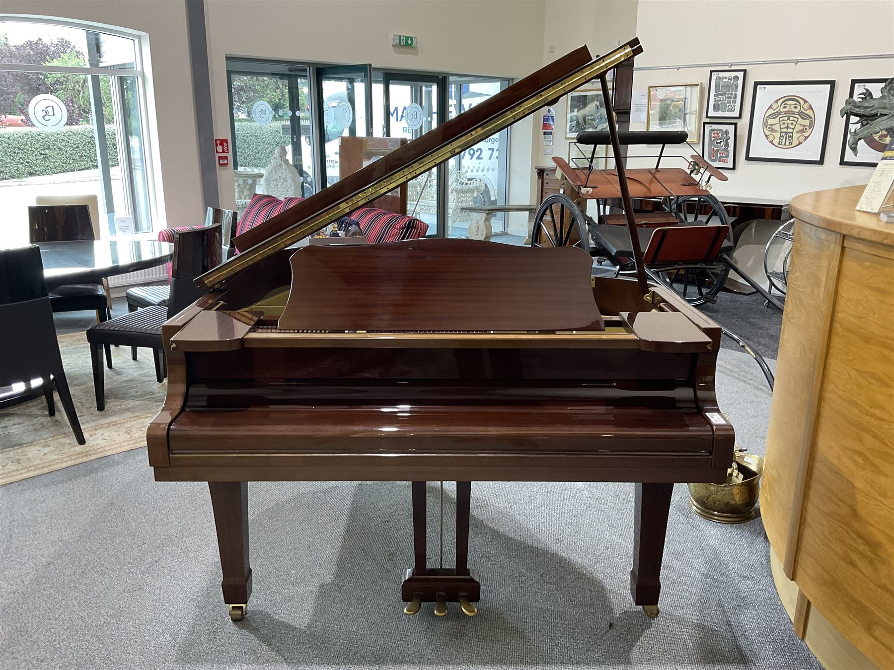 Yamaha - Baby Grand piano in mahogany polyester finish case,  G1 model, serial No 4741647, cast overstrung frame with 88 keys and seven octave compass, original stringing, tuning pins, hammers, dampers and felts, sostenuto, una corda and sustain pedals, with a solid music desk and tapered legs on brass castors.   