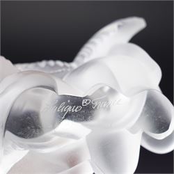  Lalique frosted glass figure of two cherubs  H8cm and another of two doves H4cm, both marked 'Lalique, France' (2)