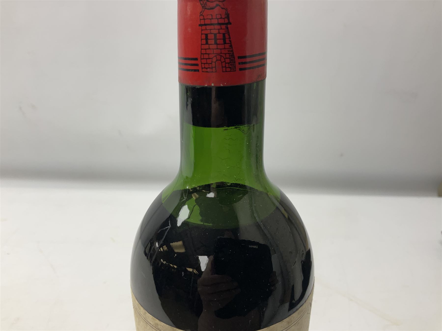 Grand Vin Chateau Latour, 1962, Premier Grand Cru Classe Pauillac, unknown contents and poof