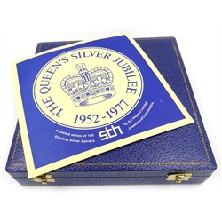  The Queen's silver jubilee silver waiter by S T Hopper Ltd Sheffield 1977 ltd ed 10/100 diameter 15.5cm 5oz cased with certificate  