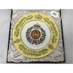 Five Spode Mulberry Hall limited edition Regimental commemorative plates - Parachute Regiment No.51/500; Gloucestershire Regiment No.38/500; Duke of Wellington's Regiment No.285/500; Royal Welch Fusiliers No.40/500; and Green Howards No.213/500; all boxed with certificates (5)