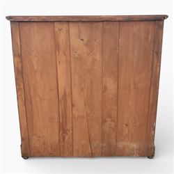 Mid Victorian flame mahogany chest of drawers, the moulded bow front top over two short and three long graduated drawers, fitted with turned wooden knob handles, flanked by rounded front corners continuing to plain sides, raised on a plinth base