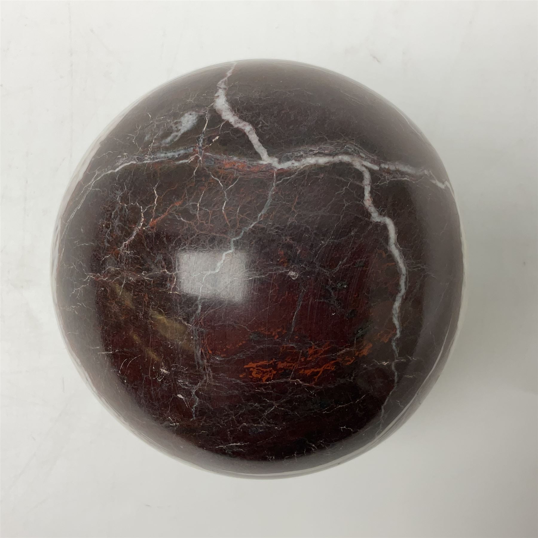 Red marble sphere, with white veins, D10cm